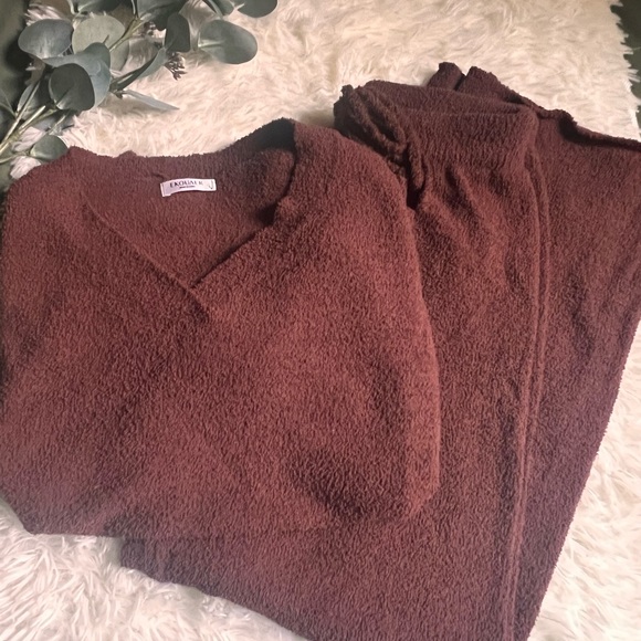 Brown fuzzy pajama set - Picture 2 of 4